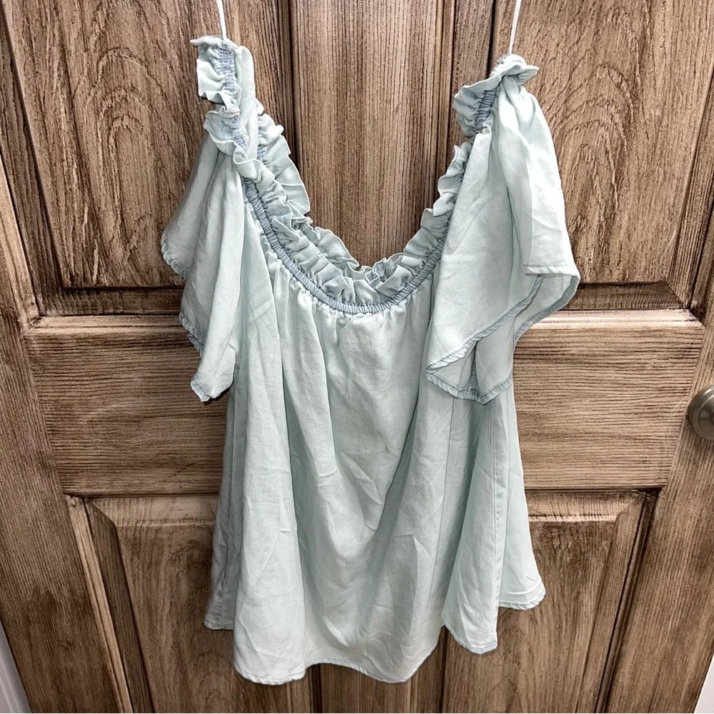 thread & supply chambray off shoulder shirt size medium NWT